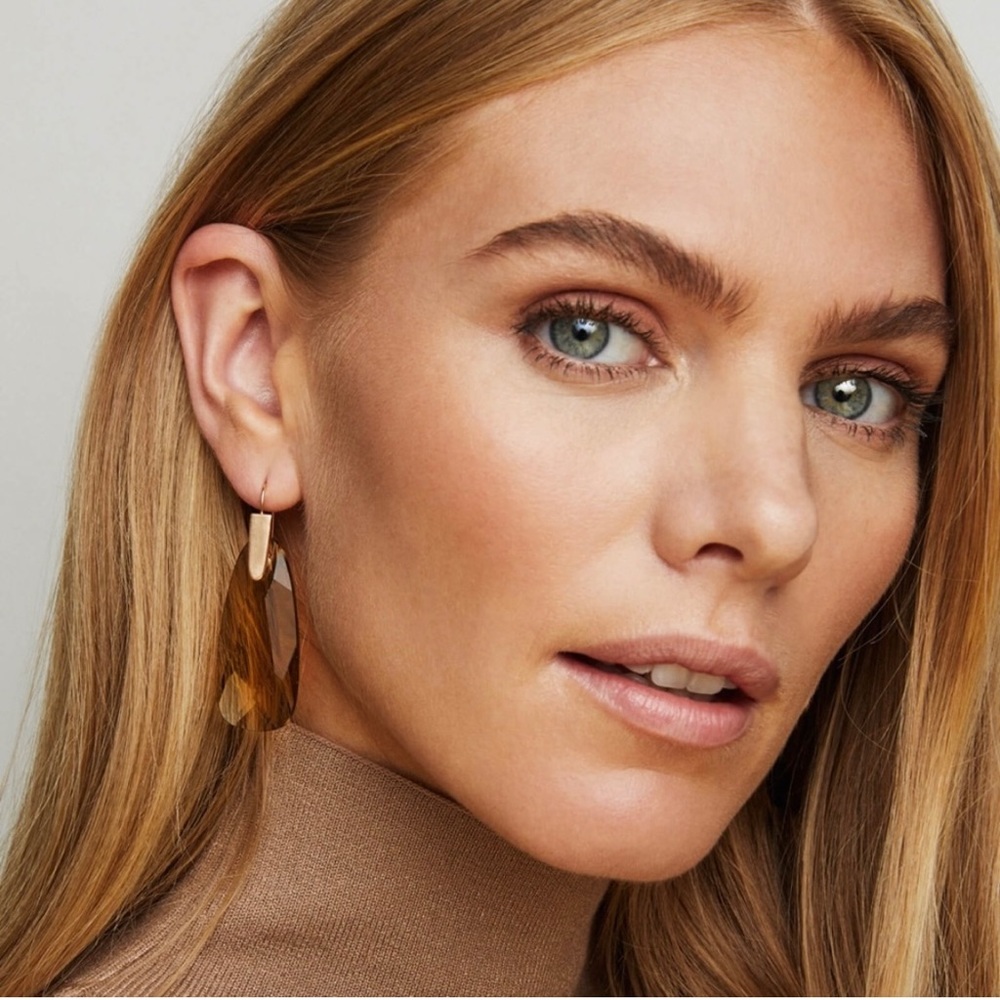💜Kendra Scott | Maize Drop
Earrings in Violet Glass💜
